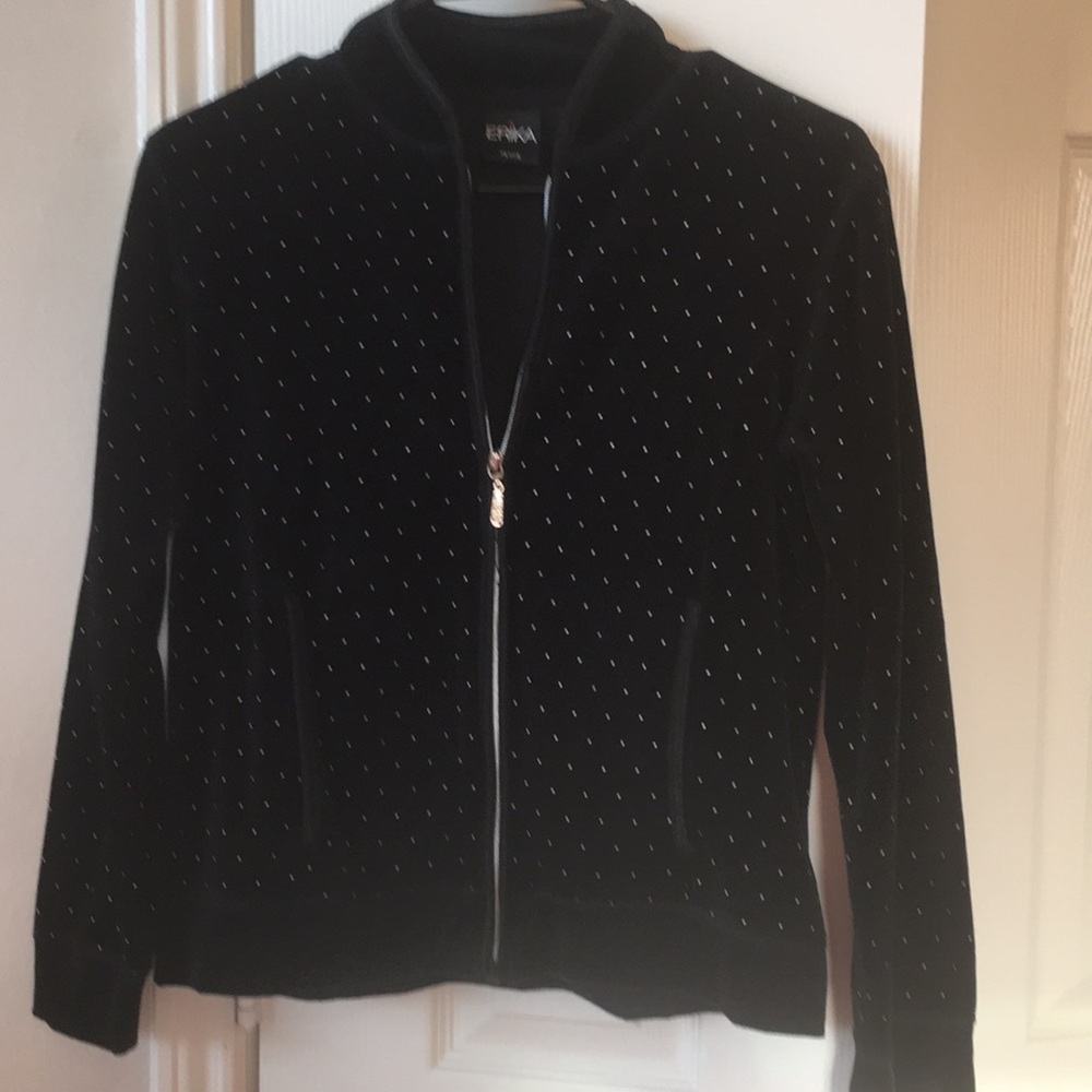 🔮NWOT Black sweater with small white dots